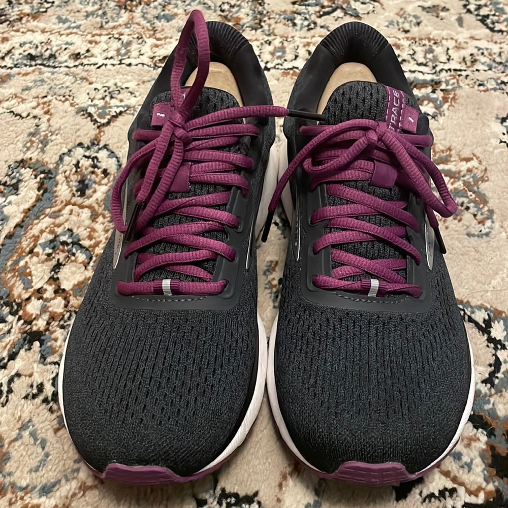 Brooks Trace size 9 worn once